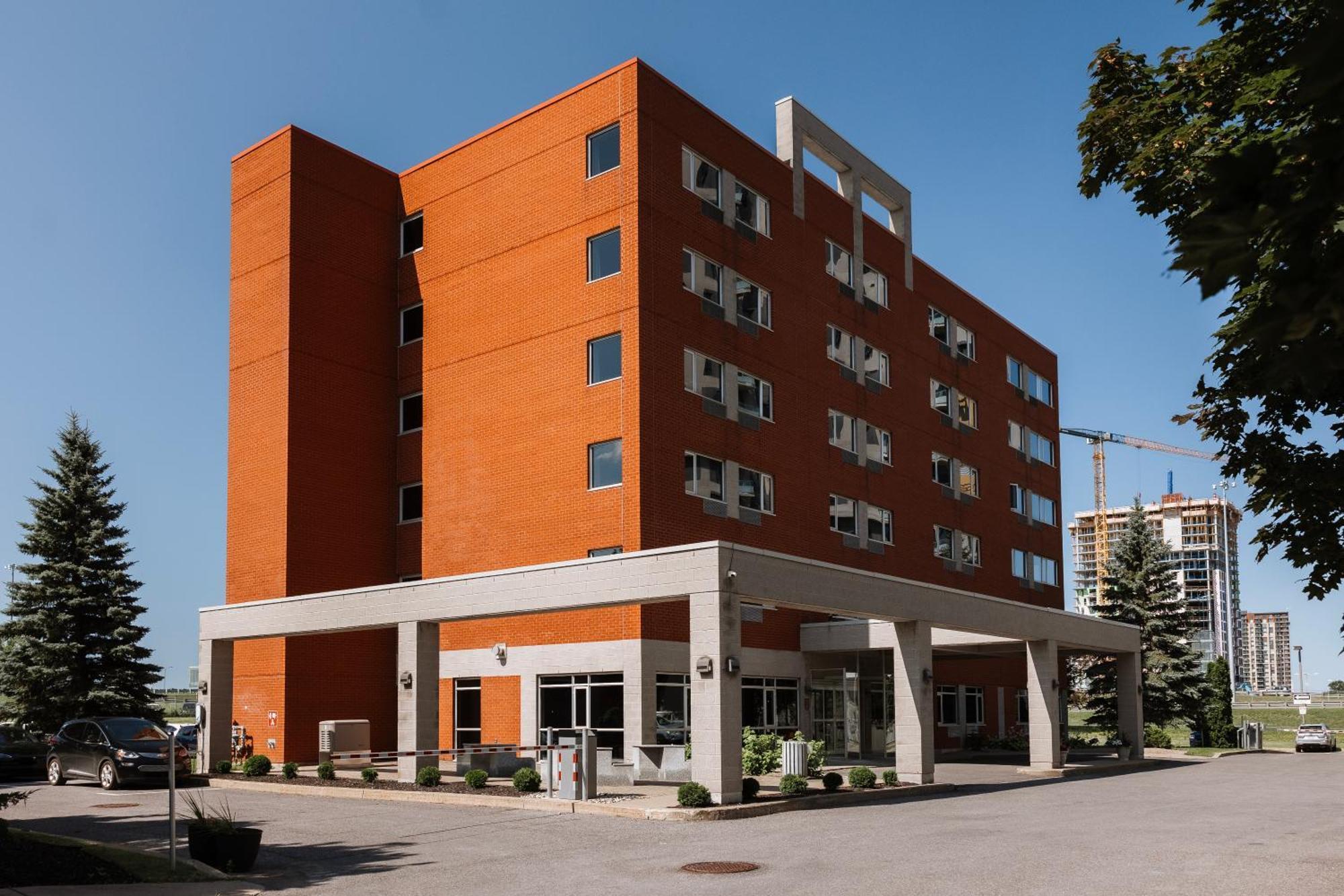 Le Dauphin Montreal-Longueuil Hotel Exterior foto